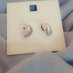 گوشواره  زنانه برند Accessories مدل اشک کوچک نقره ای رگه دار