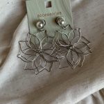گوشواره  زنانه برند Accessories  گل و مروارید