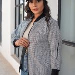 کت پاییزه زنانه طرح شانتون کوتاه رنگ طوسی روشن